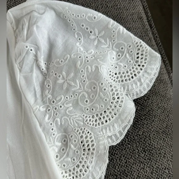 White T-shirt with detail on the sleeves - Picture 2 of 2